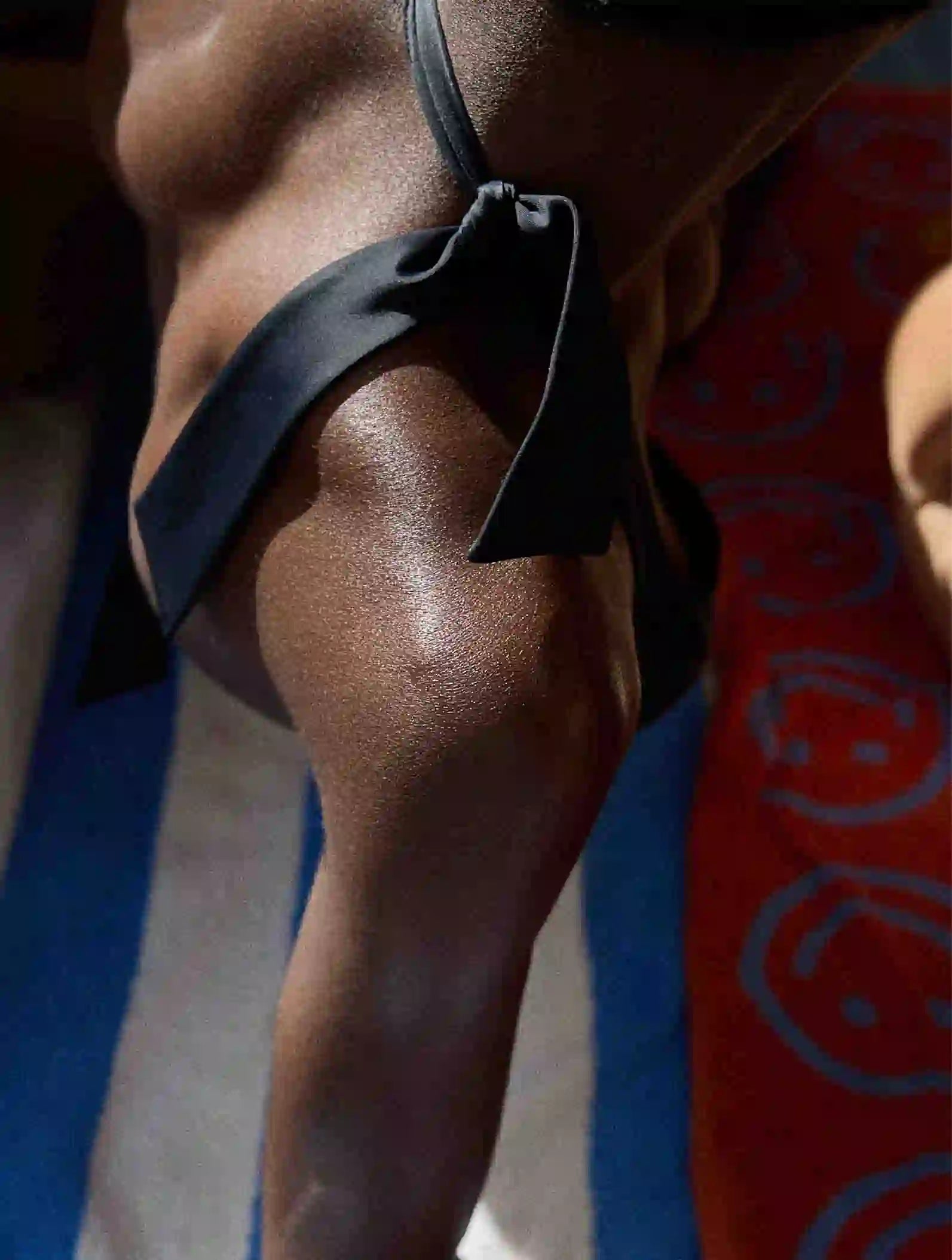 mannequin-dos-zoom-noeud-maillot-bain-menstruel-clio-adulte-noir