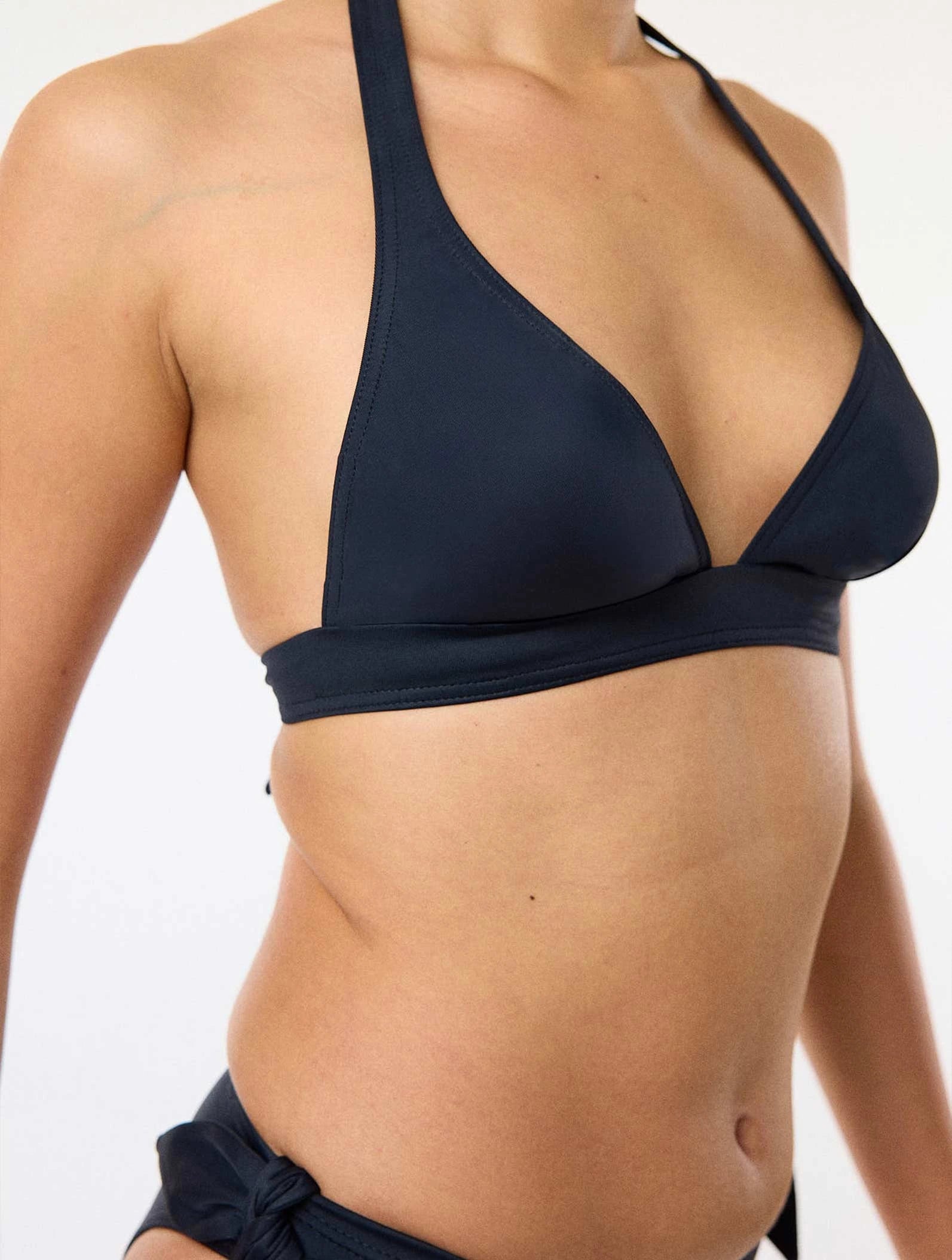 mannequin-face-zoom-haut-maillot-bain-doris-noir