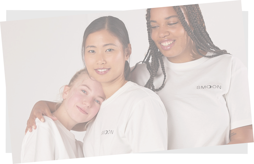 Drei Frauen in Smoon-T-Shirts