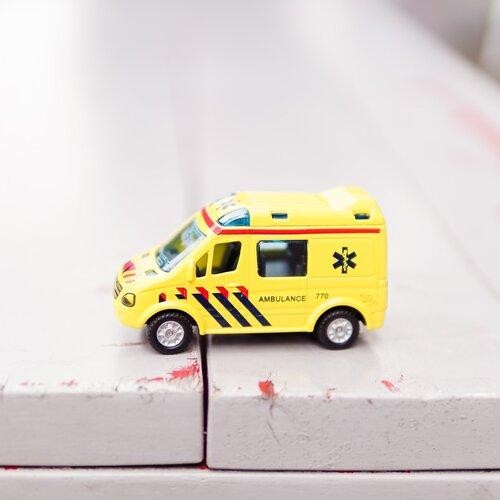 petit jouet ambulance jaune