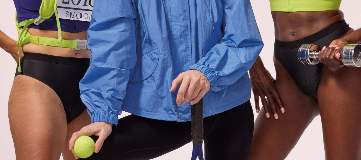 Zwei Frauen in Move-Unterwäsche, eine in einem limettenfarbenen Bustier, die andere in einer cremefarbenen Steppjacke, im Studio fotografiert