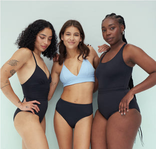 3 femmes portant des maillots de bain de plage et piscine noirs