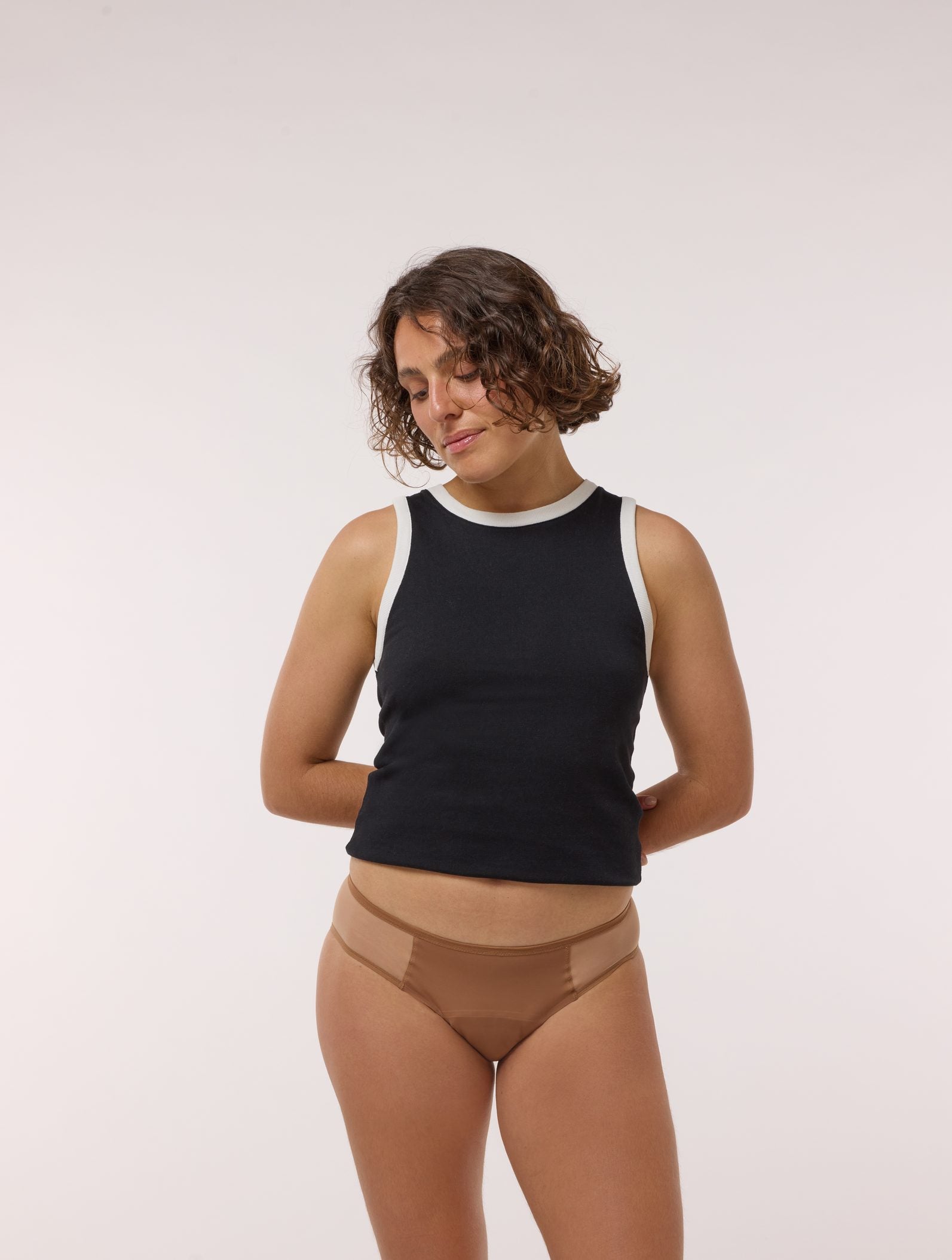 Culotte menstruelle Artémis Tulle nude portée, vue de face