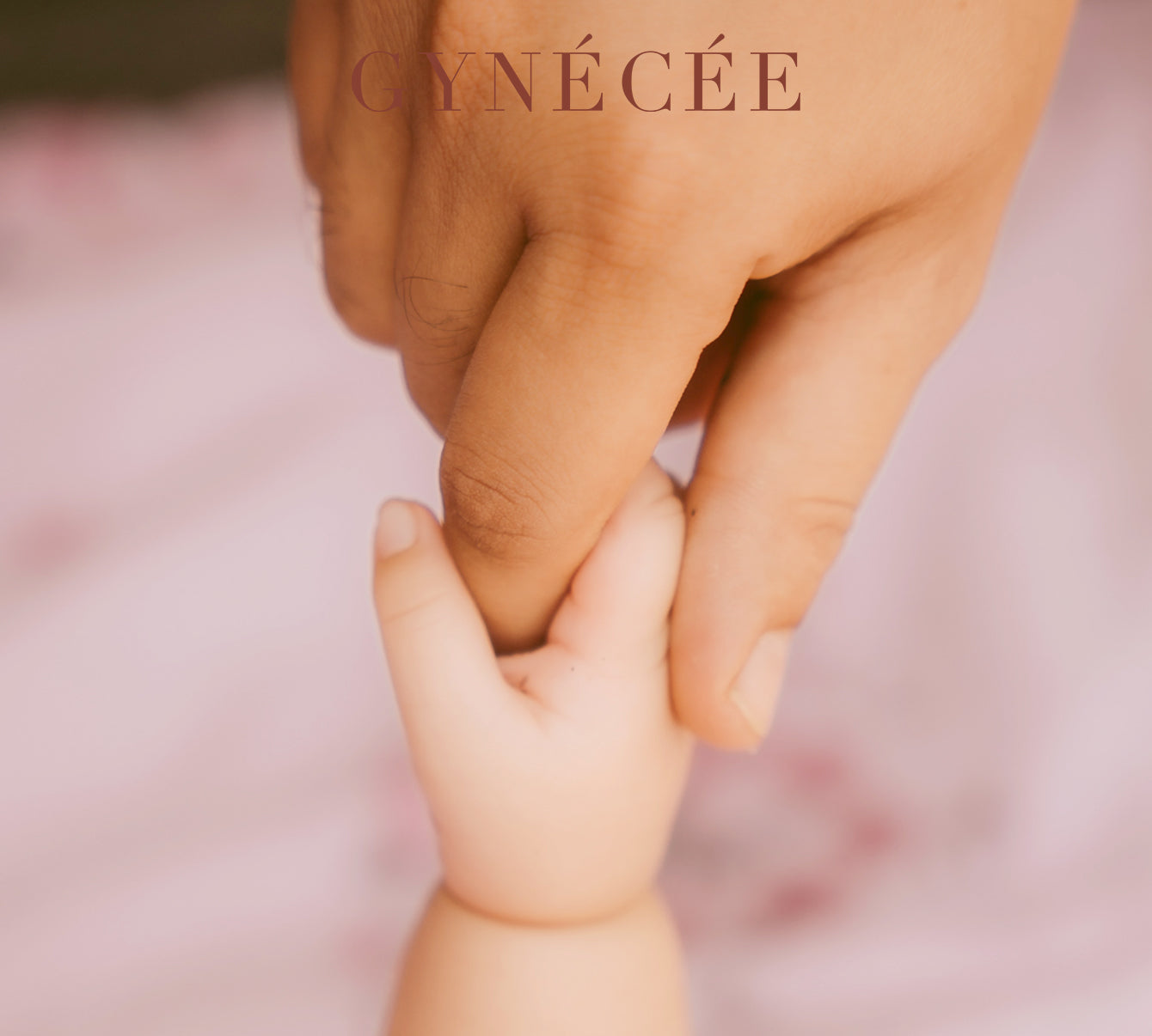 mains-bébés-parents