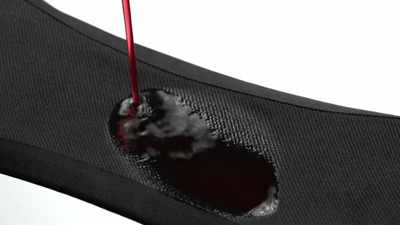 Test d'absorption sur le tissu d'une culotte menstruelle Smoon